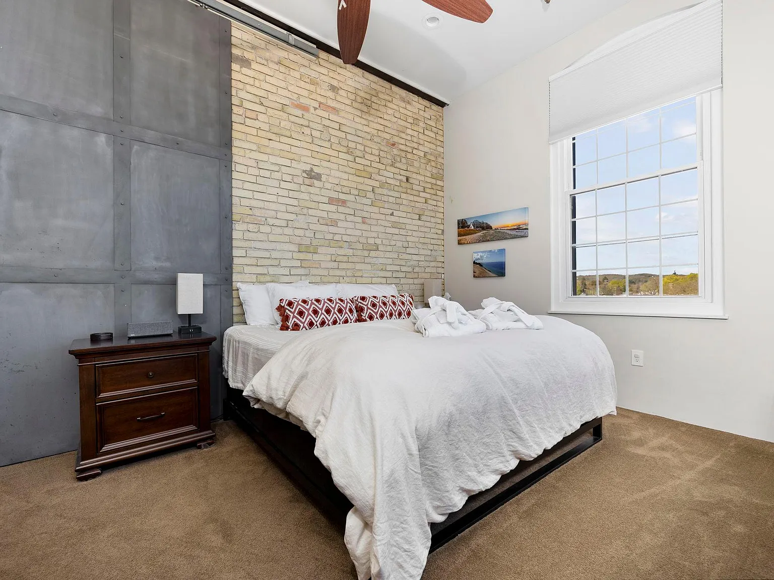2 bed, 1100 sqft, $2,200 — Photo 3