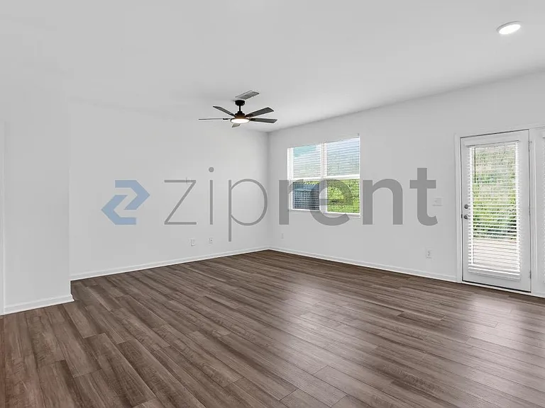 173 Swindon Dr — Photo 2