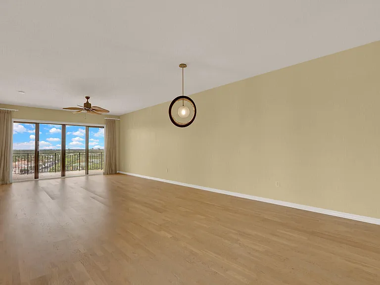 370 Golfview Rd #901 — Photo 7