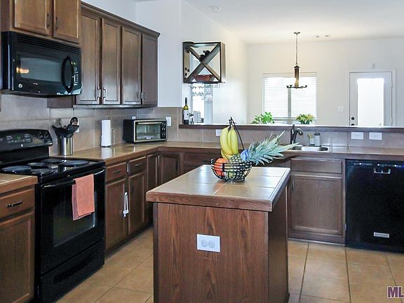2nd image of 10412 Oakmount Dr