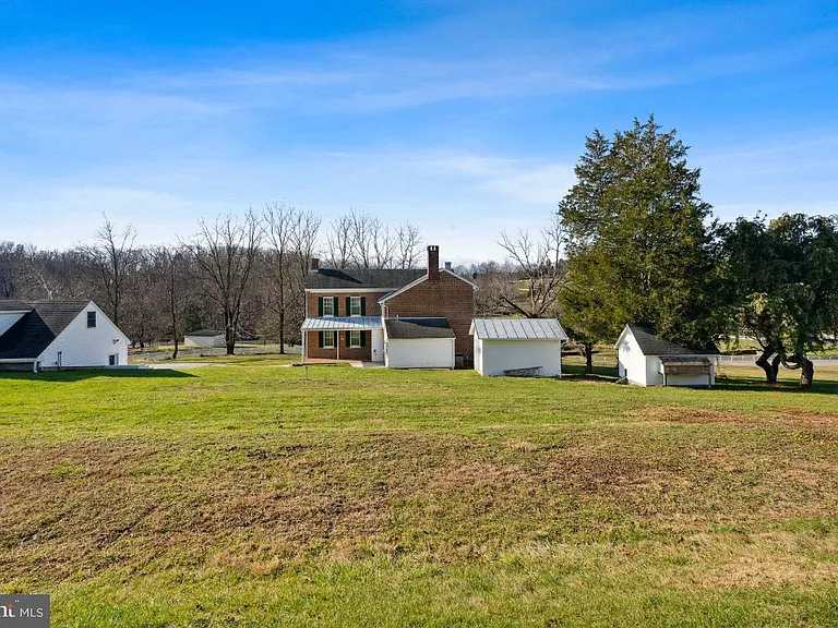 15615 Falls Rd — Photo 42