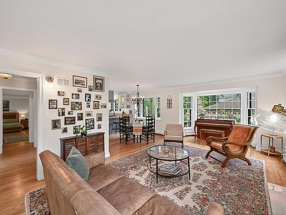 5th image of 8332 N Greenvale ROAD