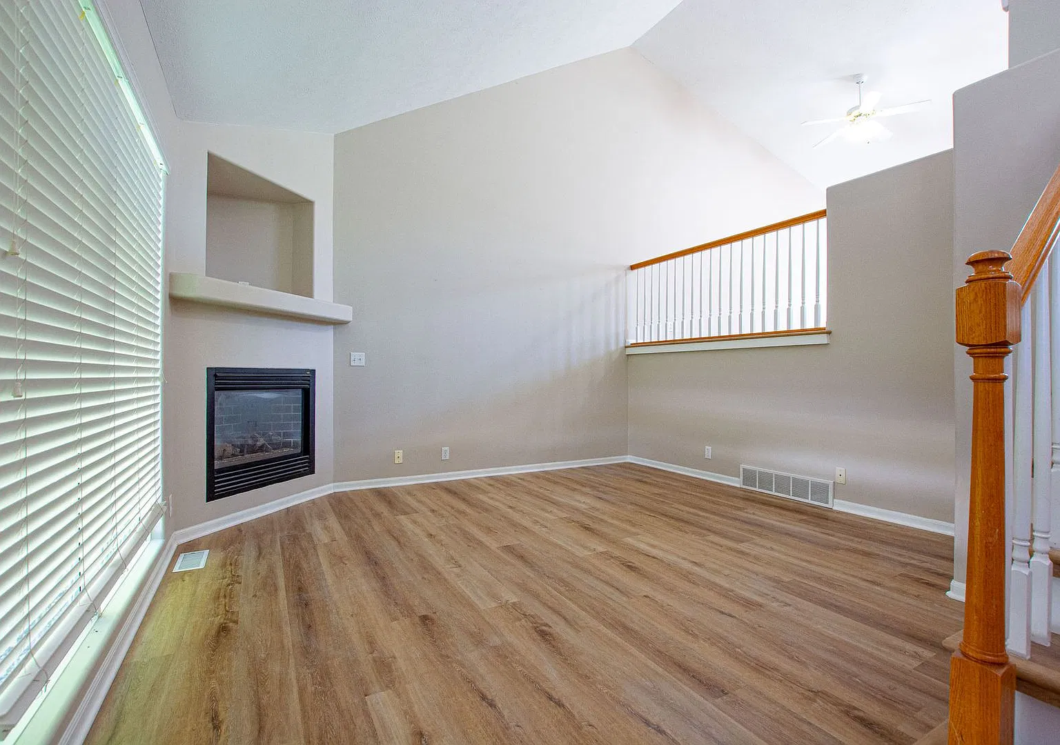 3 Bedroom / 2 Bath Tri-Level Home Located off 144th and Maple! — Photo 4