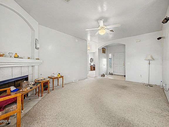 4th image of 1240 E MELROSE Loop