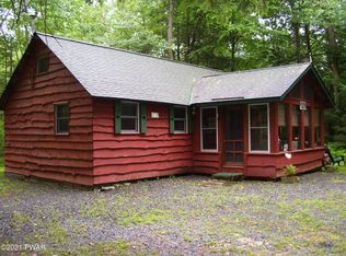 352 N Shore Rd, Hawley, PA 18428