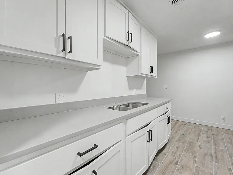 3326 E Marshal Apartments — Photo 14