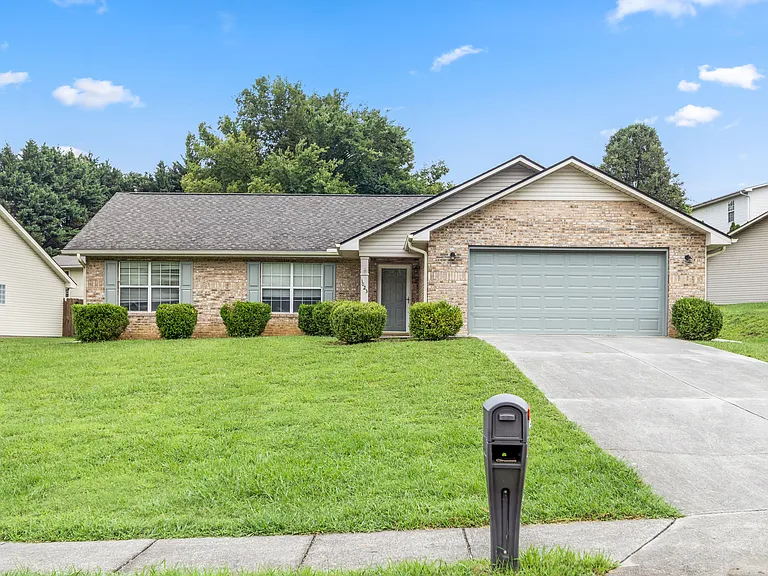 1023 Willow Creek Cir — Photo 1