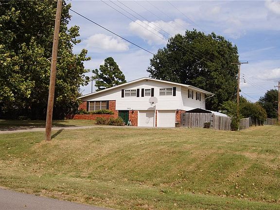 2nd image of 2423 Wildwood Ln
