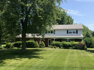 9 Bruce Cir S, Hawthorn Woods, IL 60047