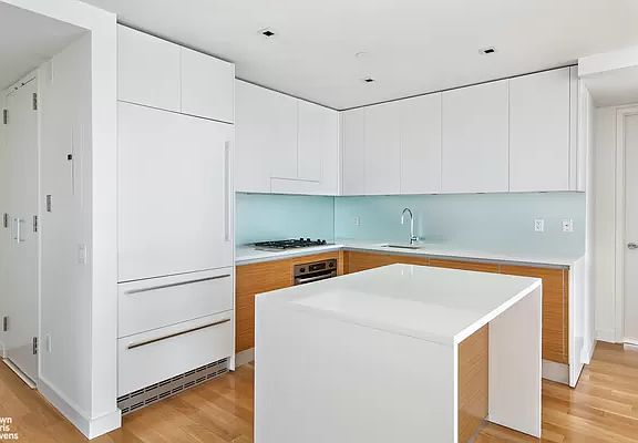 3rd image of 555 W 59th St APT 27B