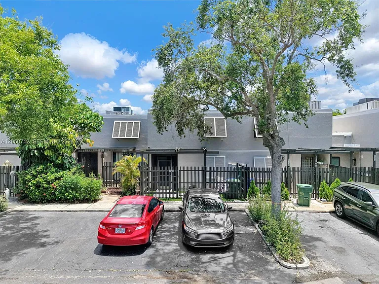 11290 NW 14th Ct — Photo 40