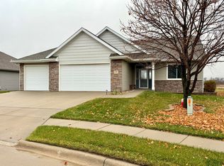 132 Traders Pointe Cir, Council Bluffs, IA 51501