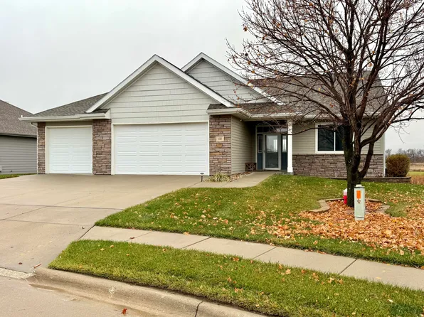 132 Traders Pointe Cir, Council Bluffs, IA 51501