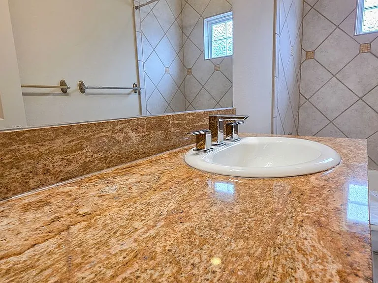4515 Avenue G #B — Photo 7