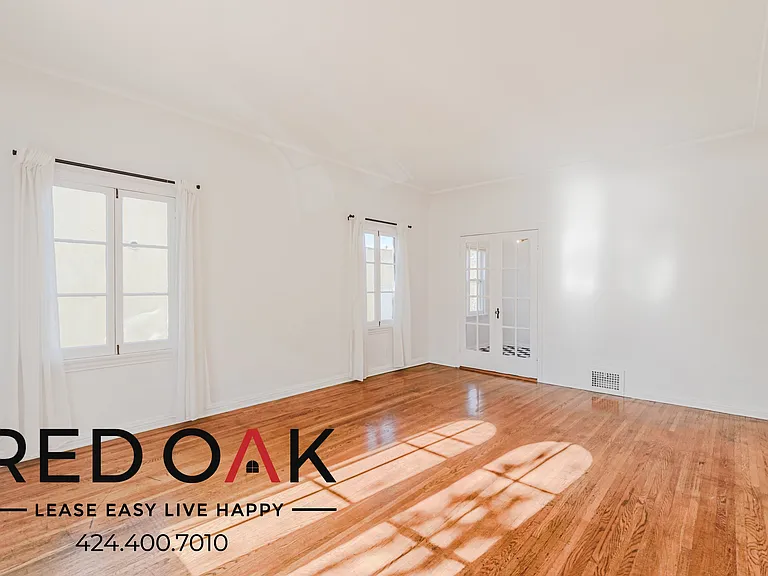 180 S Sycamore Ave #201 — Photo 6