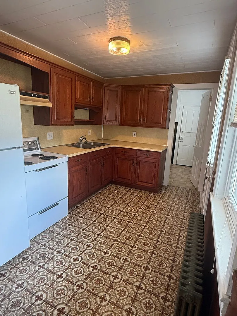 115 S Franklin Street — Photo 3