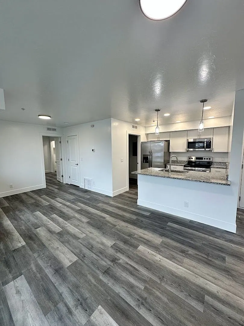 1553 Clear Creek — Photo 1