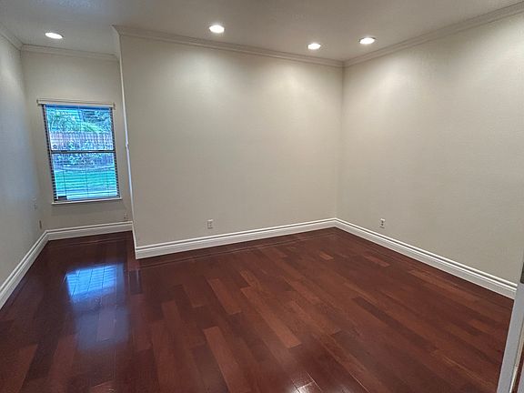 4th image of 1125 N Chapel Hill Ave
