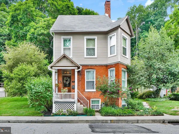 31 Cottage Ave, Glen Rock, PA 17327