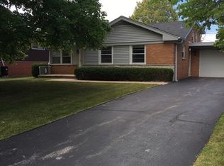 1516 Huntington Dr, Glenview, IL 60025