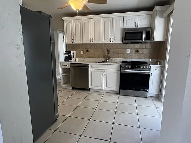 360 72nd Ave — Photo 8