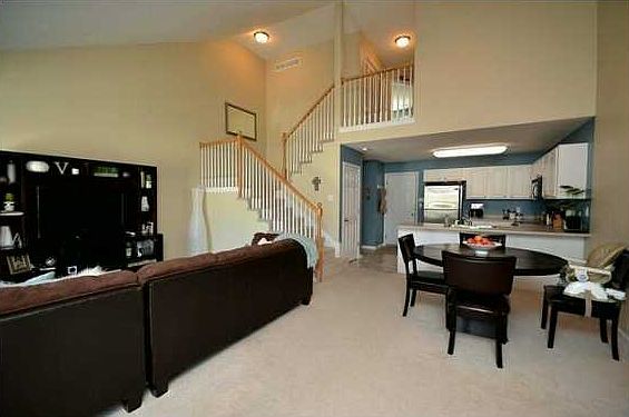 3rd image of 9805 Veridian St