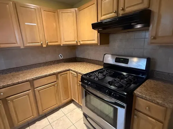 1846-R S Main St, Fall River, MA 02724
