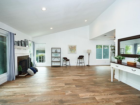 4th image of 2077 Calaveras Dr