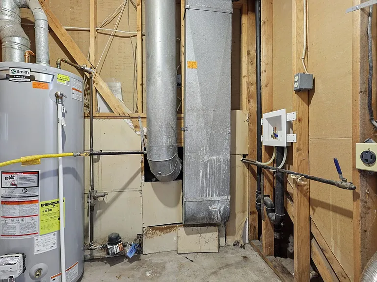 2390 Middleton Ct — Photo 21