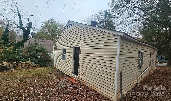 2nd image of 814 Cantwell St