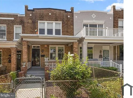 155 Todd Pl NE — Photo 2