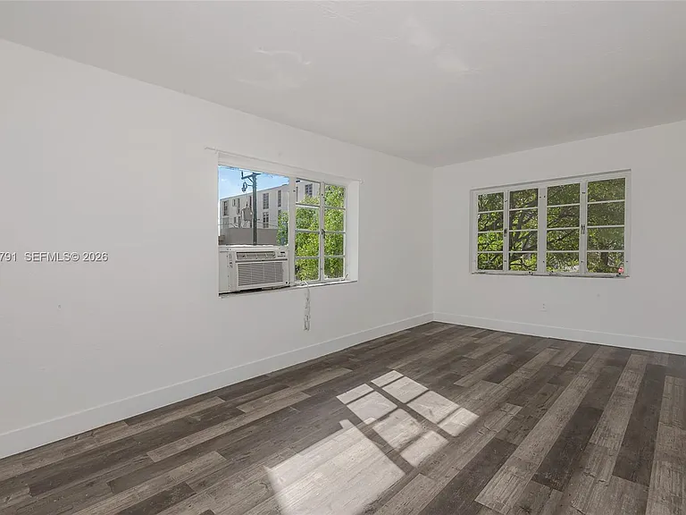 8340 Crespi Blvd #20 — Photo 3