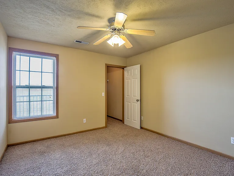 Weaver Creek Apartments — Photo 27