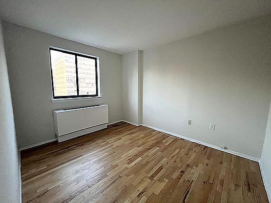 4th image of 312 E 30th St #14A