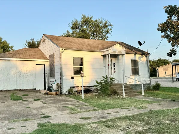 606 N 6th St, Honey Grove, TX 75446