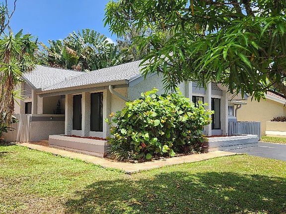 3rd image of 8421 SW 39TH Court