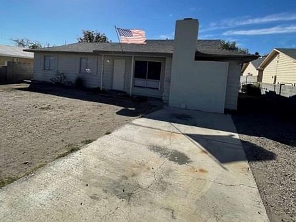 2nd image of 834 Benita Pl