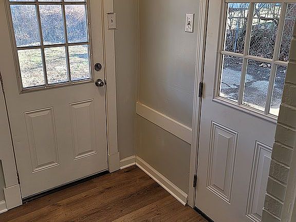 4th image of 8878 Yorktown Dr