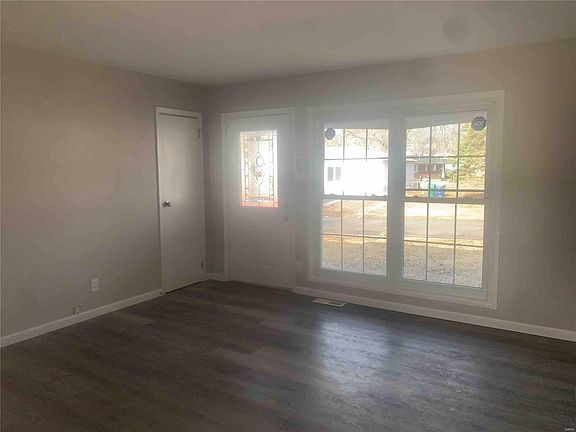 3rd image of 1358 Cabrillo Dr