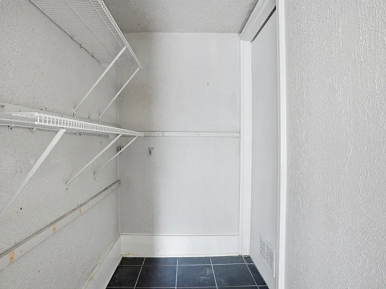 615 Linwood Ave NE #4 — Photo 14