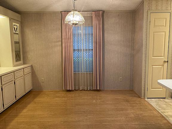 5th image of 522 Leaf Cir