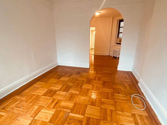 4th image of 684 Rogers Ave #9