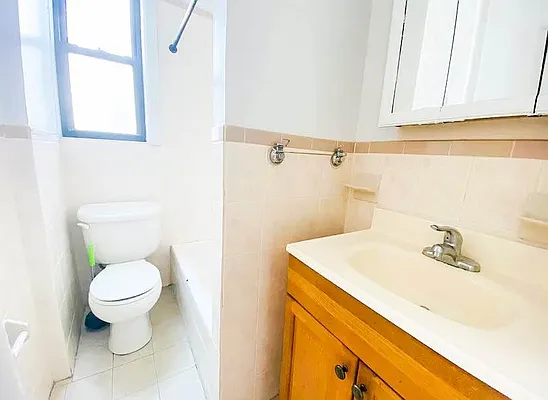 Rented by RealTegrity NY LLC | media 14