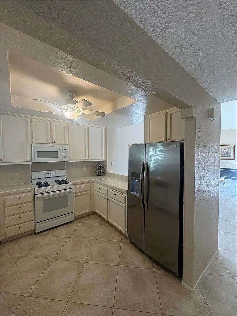 2 bed, 2.5 bath, 1429 sqft, $3,900 — Photo 4