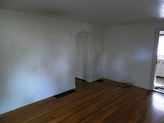 3rd image of 1432 Elmdale Dr
