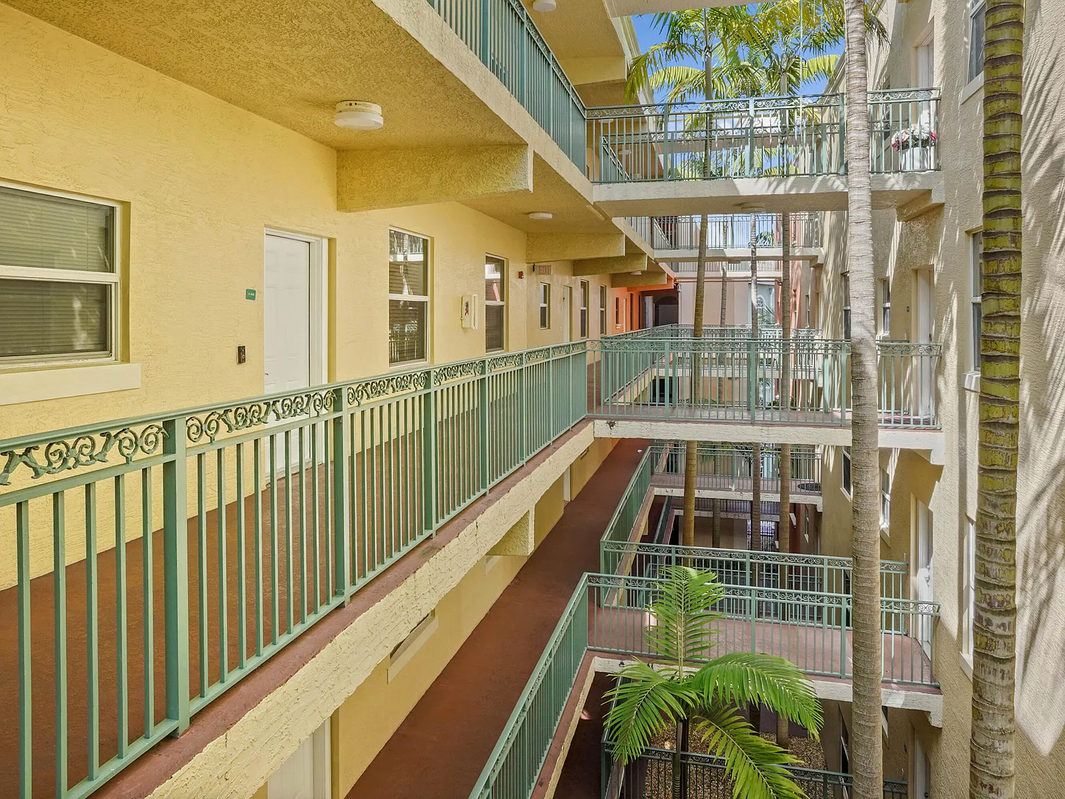 3 bed, 2.0 bath, 1552 sqft, $2,600 — Photo 3