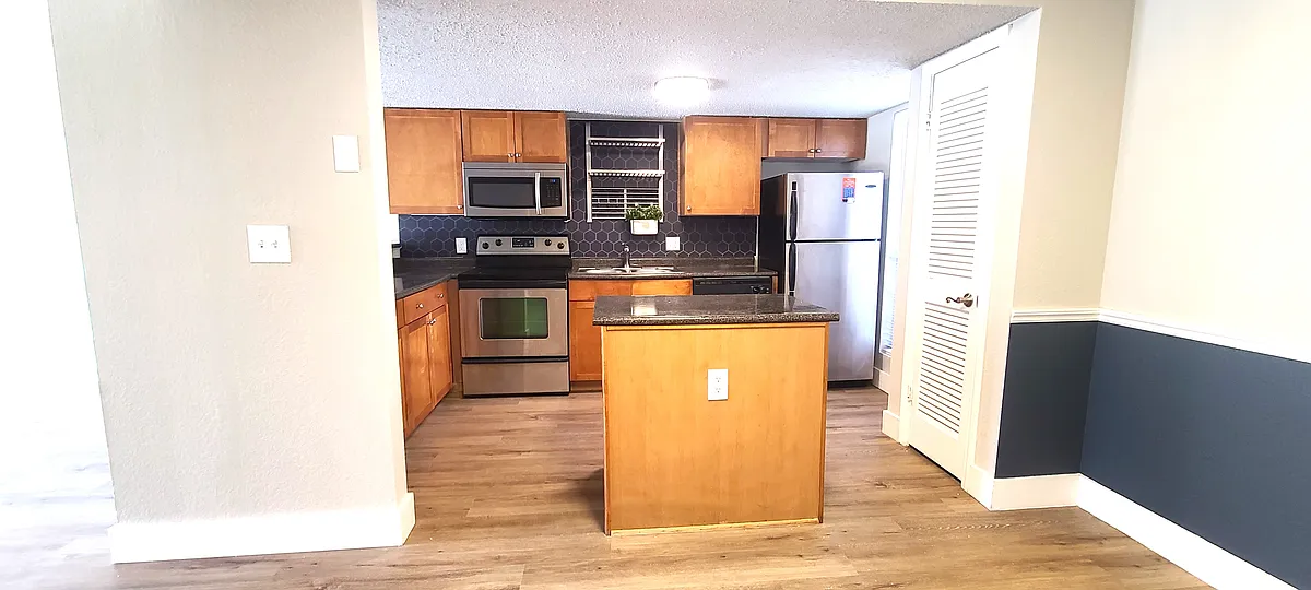 Building Photo - 1810 NW 23rd Blvd #134
