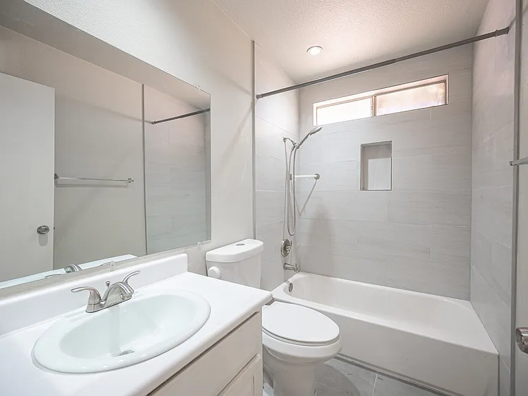 7660 Kalmalii Ave — Photo 24