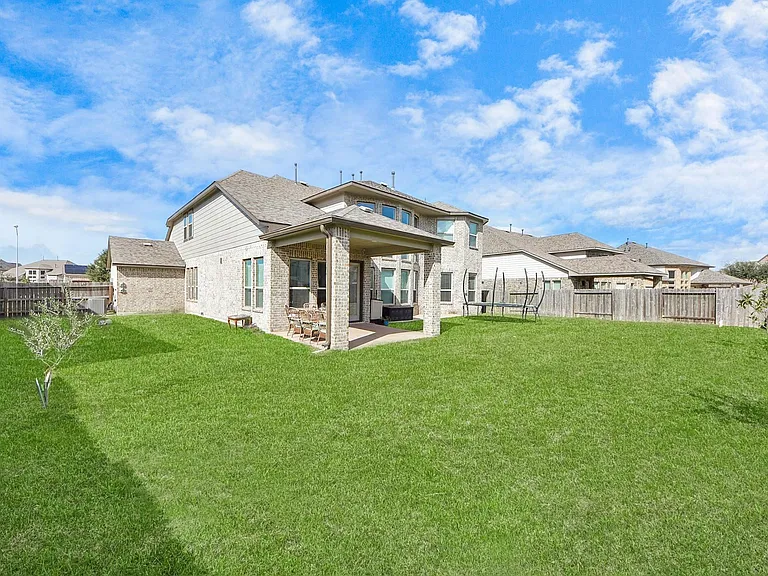 1911 Sapphire Pines Ln — Photo 46