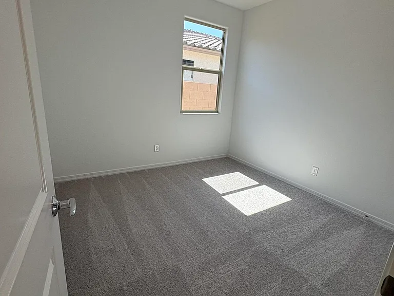 17613 W Georgia Ave — Photo 32
